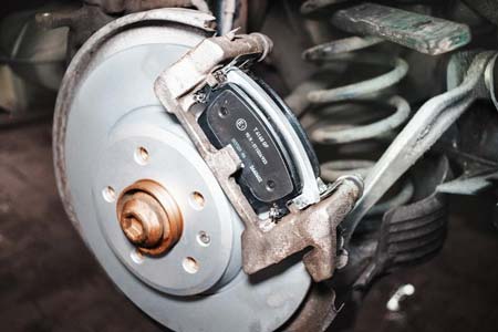 Замена тормозных колодок и дисков BMW X3 в Чите